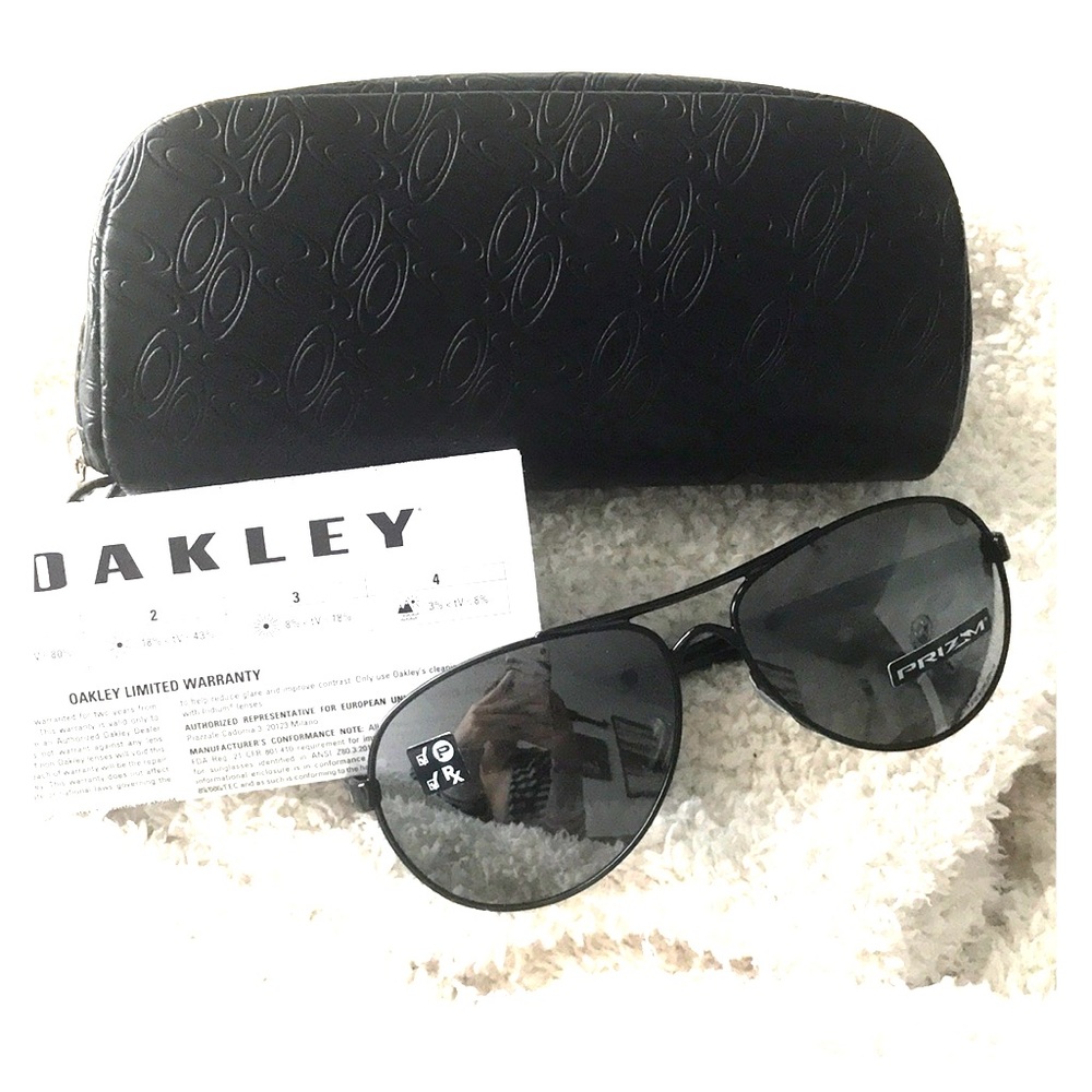Women’s Polarized Oakley Aviator Sunglasses